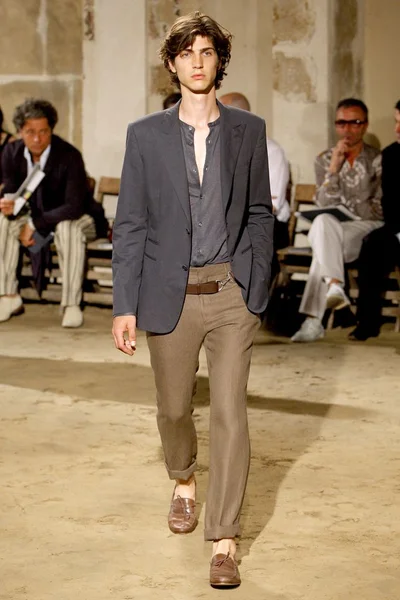 Look 13